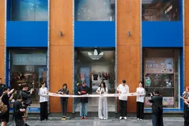 阿迪达斯三叶草旗舰店520开业图片