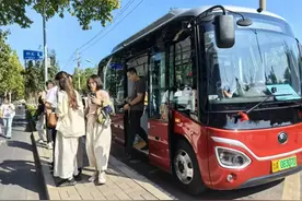 中秋假期“红墩墩”上路，带您免费环游千佛山 | “泉”在济南享金秋图片