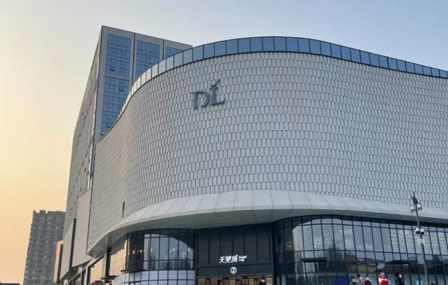 秋天的第一杯奶茶还在“刷屏”；盒马否认闭店；大厂开抢2026届毕业生 ｜ Morketing周刊350期