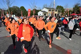 咸宁马拉松预热活动火热开启 千名跑者在十六潭公园燃情开跑图片