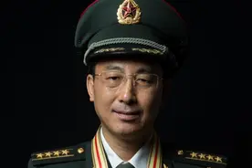 “战斗英雄”韦昌进，履新职图片