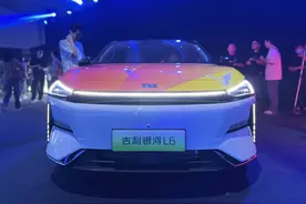 极速247公里的最速家轿 预售不到一月订单破两万图片