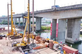 广澳高速南沙至珠海段改扩建项目海隆大桥主墩桩基开钻图片