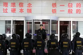 ​行走的思政课|原州公安:108里无悔护航路  900余分钟坚守与陪伴图片