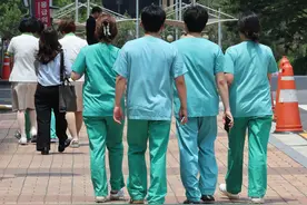 应对辞职潮，韩国允许医师助理承担医生部分诊疗职责图片