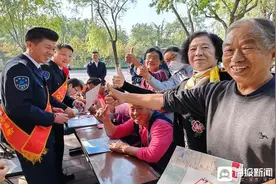 打造6条“敬老爱老”专线、上线“重阳节限定”语音播报……济南公交开展重阳节活动图片