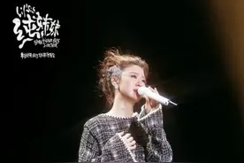 单依纯演唱会落泪，工作室发布健康说明：疲劳和天气致声音嘶哑，已在休养和恢复中图片