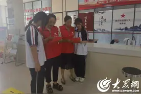 梁山县杨营镇师生化身“体验官”和“监督员”，“把脉”政务服务水平图片