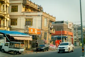 现场高清图集！震后72小时的缅甸曼德勒，希望永存于守望相助的力量中图片