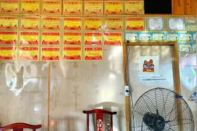 女儿40张奖状贴满墙，这家餐馆的招牌牌面！图片