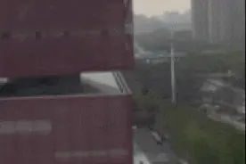 武汉突然天黑、电闪雷鸣！强对流来了图片