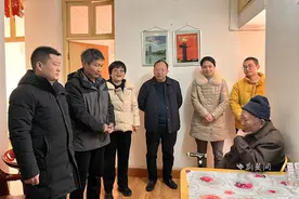 武昌区珞珈山街道：人大代表送关爱，年终岁寒暖民心图片