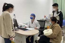 荆州市中心医院：“铲雪车开道” 宝宝回娘家图片