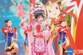海南周刊丨“定安娘子”含月，从戏迷到推广者 打开戏歌新赛道图片