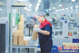 新质生产力加持，小小纸杯上演“变形记”图片