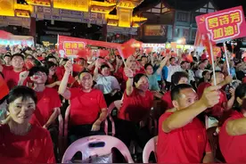 罗诗芳举重夺金且三破奥运纪录，启蒙教练：不服输的精神成就这块金牌图片