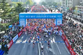 42.195公里的济宁闪耀，2025济宁马拉松激情开跑图片
