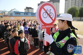 交通安全教育进校园图片