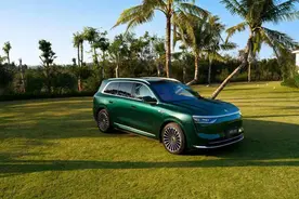 上市即爆单！问界系列新车藏着哪些行业“黑科技”？图片