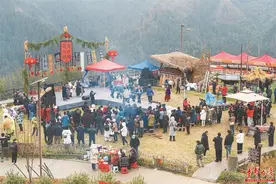 “云上村晚”图片