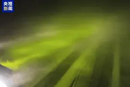 突发强风吹雪 国道218线天山山区部分路段采取双向交通管制图片