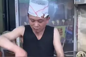 淄博炒饼小哥火成景点，我要笑死在评论区！图片