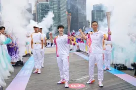 潮评丨火炬传递体育精神，期待每一个人为梦想燃烧图片