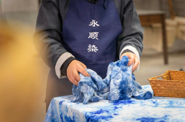 古北水镇推出清明主题活动，摇橹船、河灯祈愿、非遗体验等开放