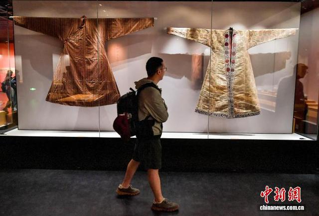 抓住暑期“尾巴” 新疆各大博物馆游客络绎不绝