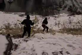 信阳雪夜里的电力抢修，在你睡梦中进行图片