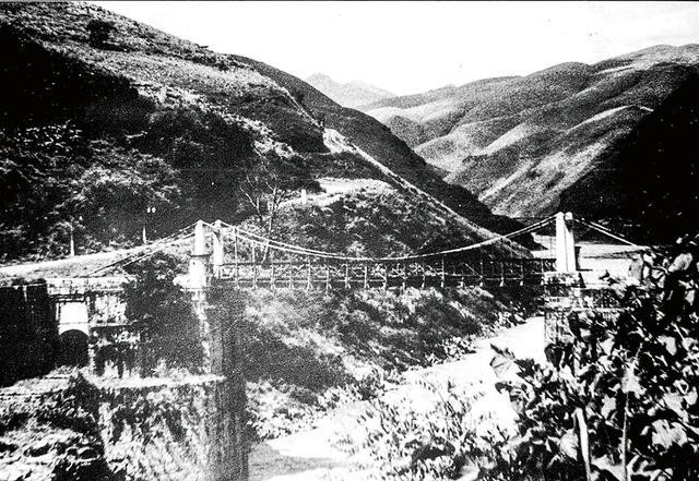 从战火硝烟走向复兴通途，在北盘江峡谷  两座桥上看见 ——钢索上的中国跨度