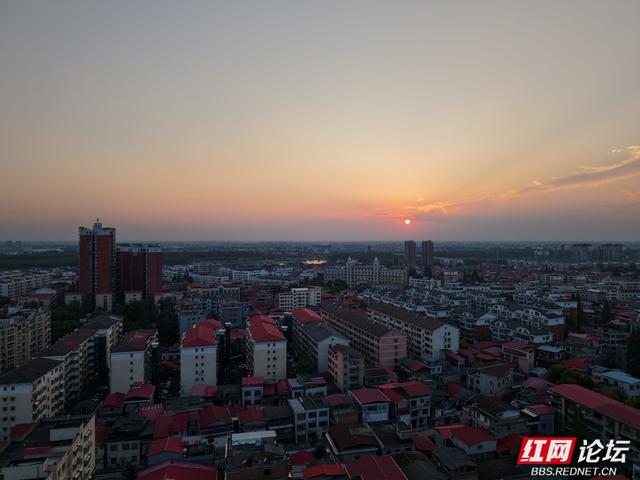 光影织梦，暮色赠你一场安乡小镇的温柔