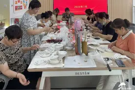 泰安市岱岳区：“乐业零工厂”让宝妈家门口就业图片