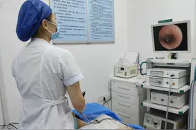 采耳一时爽，不料导致耳朵“发霉”，医生说……图片