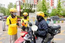 美团向骑手推出“等灯等灯奖”，不闯红灯一周可增收400多元图片