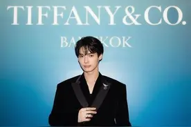 「泰国F4」Win爆恋情！南韩逛街长发女陪伴…被认出是GL剧女神图片