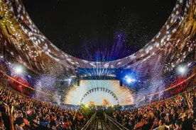 孙燕姿鸟巢赴约  与歌迷相互告白图片