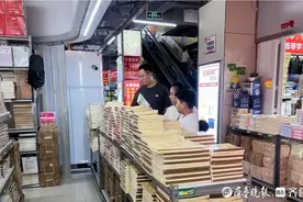 “开学经济”升温，济南不少文具店、箱包店销量上涨图片