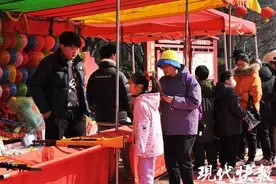 热闹非凡，春节假期一起去徐州体院馆内赶大集图片