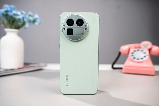 真我 GT8 Pro 评测：理光联名街拍利器，真我太懂年轻人了