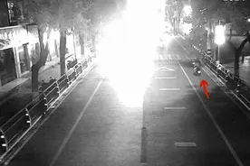 男子载女友逆行？坑“爱”又坑己！图片