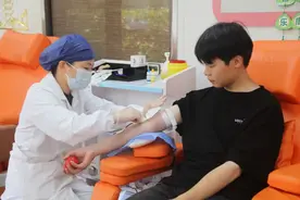 以毫升之爱汇聚生命之河！感谢您，献血者！图片