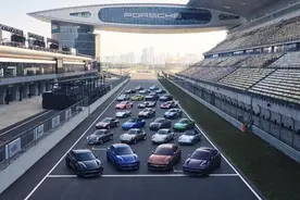 为了全新纯电动Macan的登场，保时捷经典跑车齐上赛道一展锋芒图片