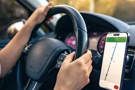 每天工作十四五个小时，网约车司机太累了！图片