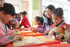 炸面棋、做春饼……“二月二”龙抬头，幼儿园里学习俗！图片