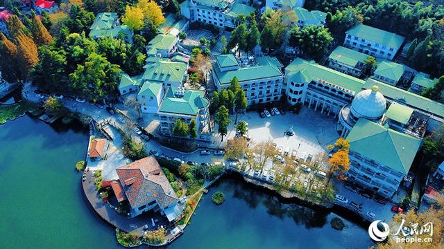 初冬庐山醉游人