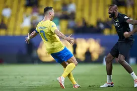 C罗和塔利斯卡分别罚进任意球，利雅得胜利完成逆转图片