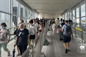 潮声丨“港人北上”：周末推行李箱“买买买”，citywalk成潮流图片