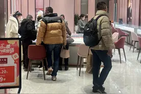 龙年贺岁金饰热销！成都市场黄金产品人气高于去年图片