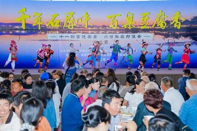 国庆假期过半，红河各地人从众！